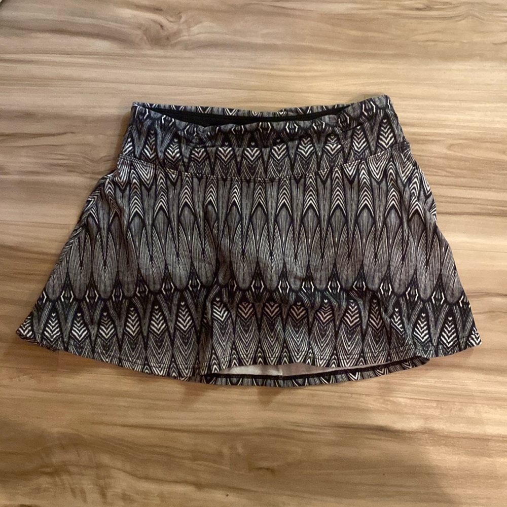 Prana XS black and white skort.